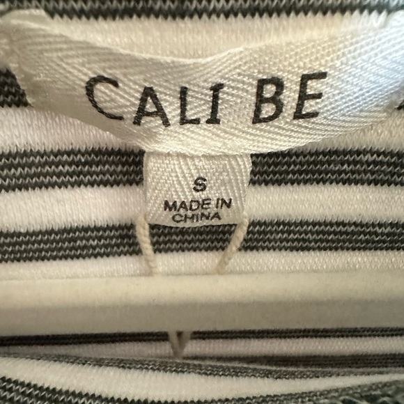 Cali Be Oversized Layered Style Sweater Size: S - Picture 7 of 7